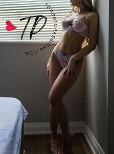 Toronto Escorts name: Penelope | Service location: Toronto & Greater Area | Age: 25 | Height: 5' 2" | Weight: 120lbs | Measurement: 32DD-26-36 | Nationality: Canadian | Hair-color: Blonde | Eye-color: Brown | Dress-size: 4 | Disability-friendly: Yes