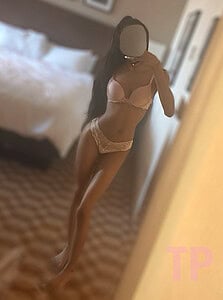 Toronto escort name: Tyra | Age: 20 | Height: 5'4" | Weight: 108lbs | Measurement: 32A 24-34 | Nationality: Jamaican-Carribean | Hair-color: Black | Eye-color: Brown | Dress-size: Xsmall/Small | Disability-friendly: Yes