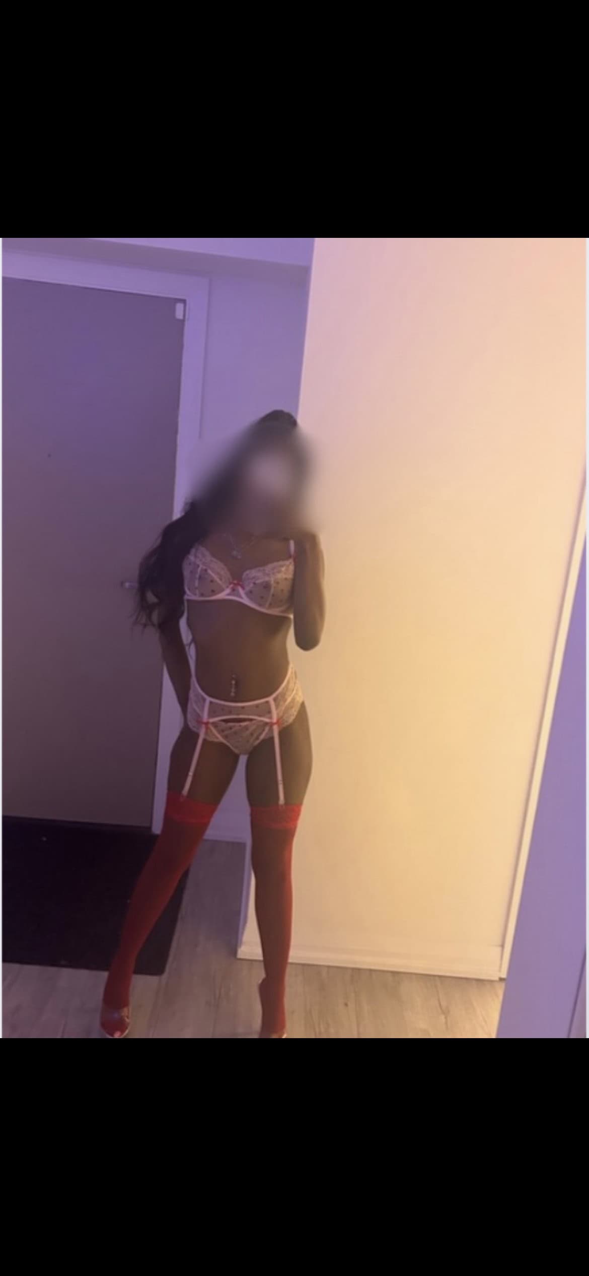 Toronto escort name: Sapphire | Age: 21 | Height: 5'6" | Weight: 105lbs | Measurement: 34C | Nationality: Caribbean | Hair-color: Black | Eye-color: Brown | Dress-size: XXS | Disability-friendly: No