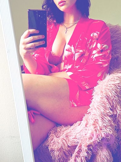 Toronto escort name: Emilia | Age: 27 | Height: 5'8" | Weight: 128lbs | Measurement: 34B | Nationality: Scottish/French | Hair-color: Brown | Eye-color: Blue | Dress-size: 4-6 | Disability-friendly: No