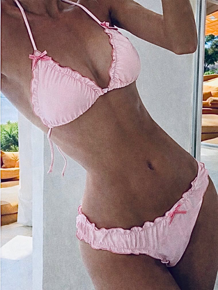 Toronto Escort name: Lucia | Service location: Toronto & Greater Area | Age: 35 | Height: 5' 9" | Weight: 140lbs | Measurement: 32C-30-34 | Nationality: Latina | Hair-color: Brown | Eye-color: Brown | Dress-size: 2 | Disability-friendly: Yes