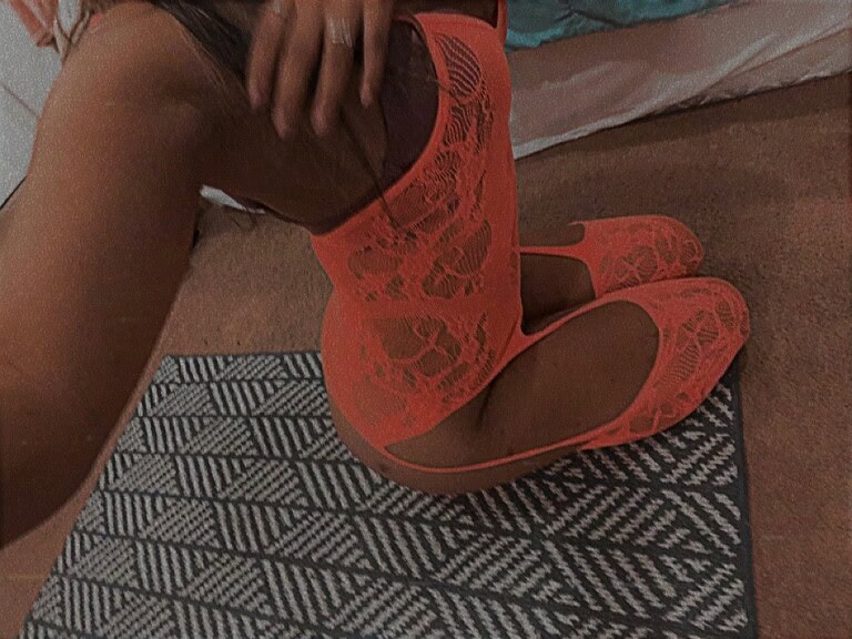 Toronto Escorts name: Honey | Service location: Toronto & Greater Area | Age: 25 | Height: 5' 5 | Weight: 120lbs | Measurement: 34C | Nationality: African American | Hair-color: Brown | Eye-color: Brown | Dress-size: small | Disability-friendly: Yes