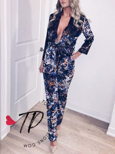 Toronto Escorts name: Karolina | Service location: Toronto & Greater Area | Age: 28 | Height: 5' 8" | Weight: 142lbs | Measurement: 36DDD-28-41 | Nationality: Russian | Hair-color: Blonde | Eye-color: Hazel | Dress-size: 8 | Disability-friendly: Yes